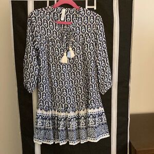 CoolChange Kids Coverup/Dress in Blue & White print. Size 8.